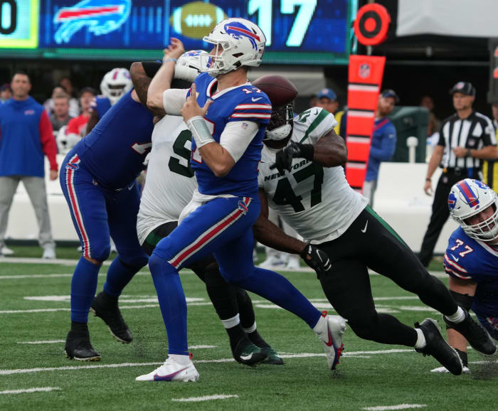 DE Bryce Huff strips Josh Allen during the Jets' 20-17 victory in 2022